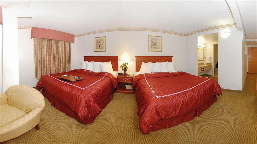 Four Points By Sheraton Raleigh Arena Εξωτερικό φωτογραφία